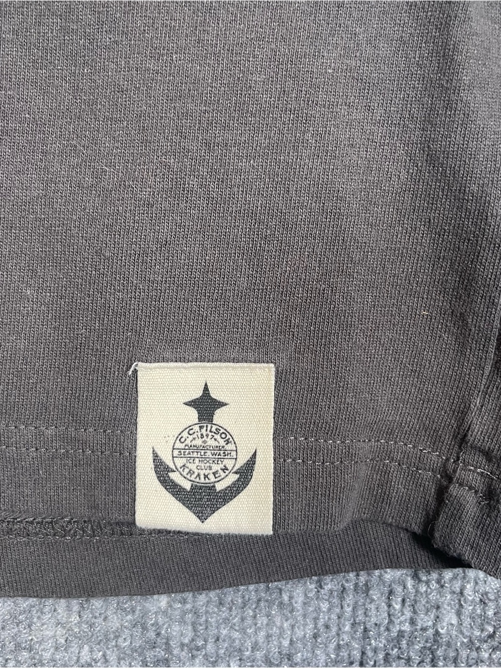 Seattle Kraken Filson Helmet Mens Small Charcoal Gray Skull Short Sleeve Tee - Picture 5 of 6